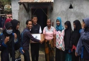 Distributing aid